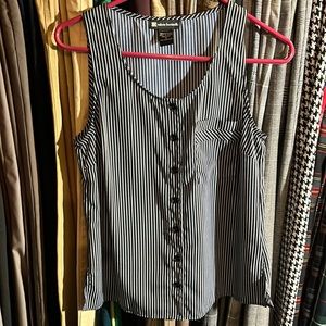 ✨2 for $15✨ Valerie Bertinelli Navy blue and white striped button front tank